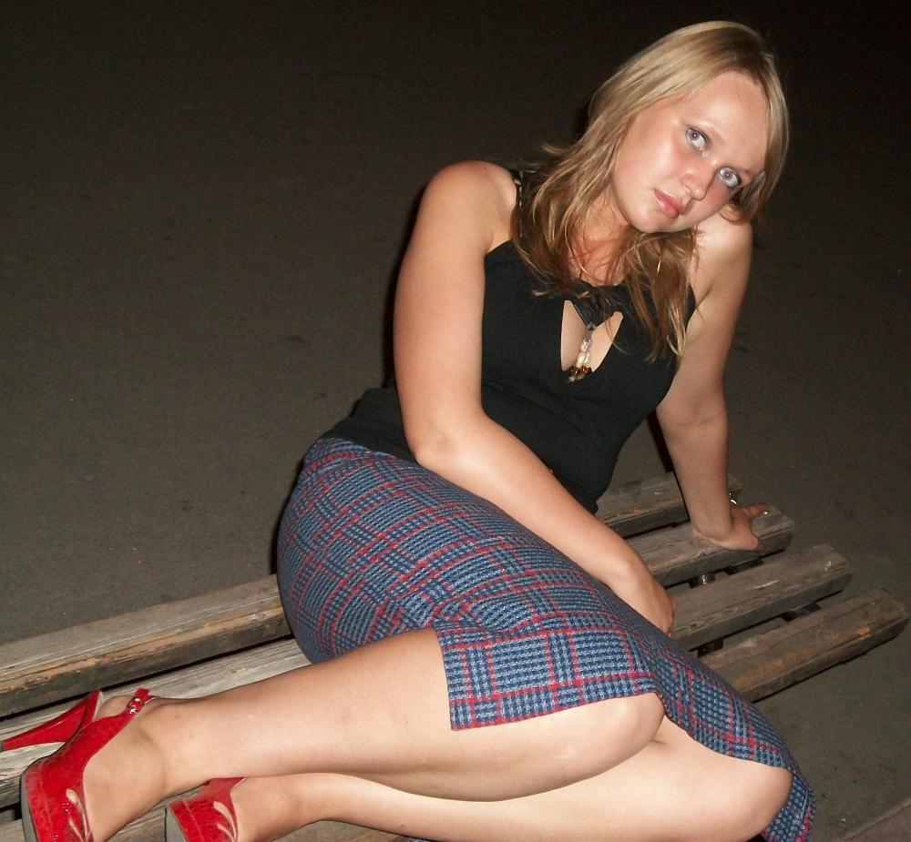 Horny mature woman naked